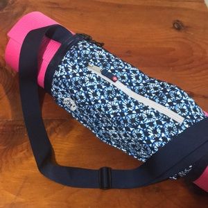 Manduka yoga mat bag with adjustable straps